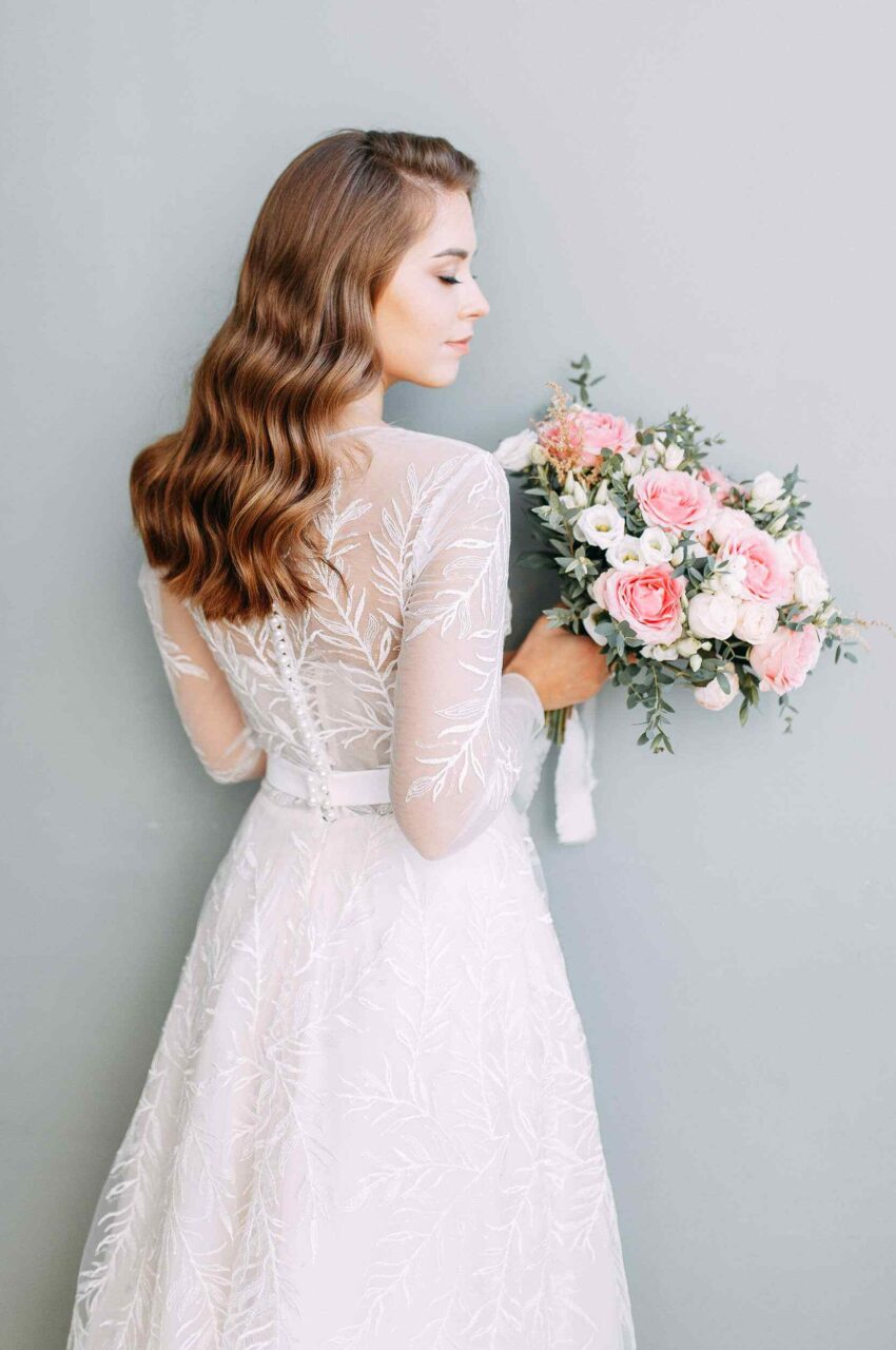 https://artistryeventsconcept.ro/wp-content/uploads/2020/11/wedding_dress_04-850x1280.jpg